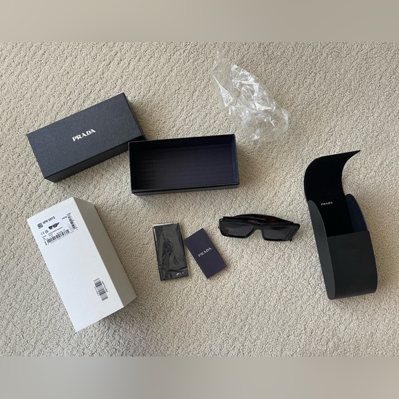 LIKE NEW PRADA sunglasses - Picture 6 of 11